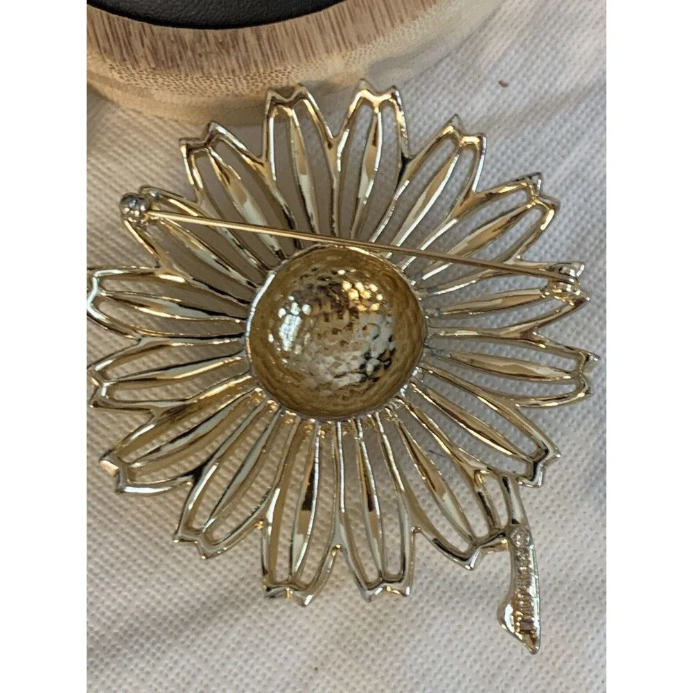 Vintage Sarah Coventry Country Daisy Gold Toned Brooch & 3 Earrings set Signed